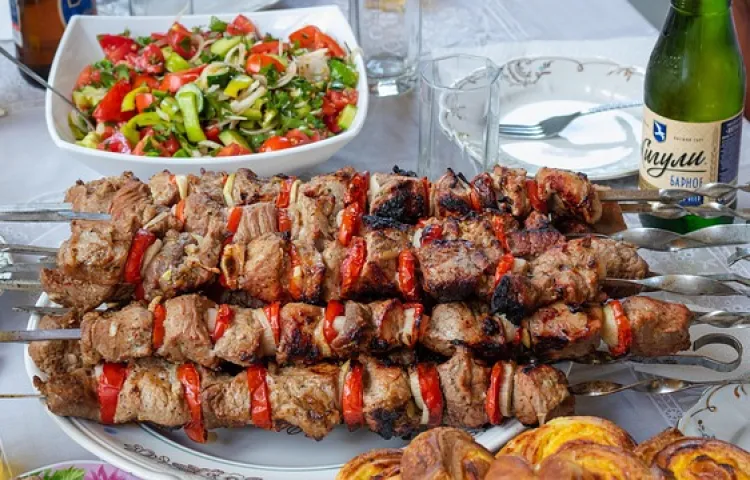 grill szaszłyki i sałatka